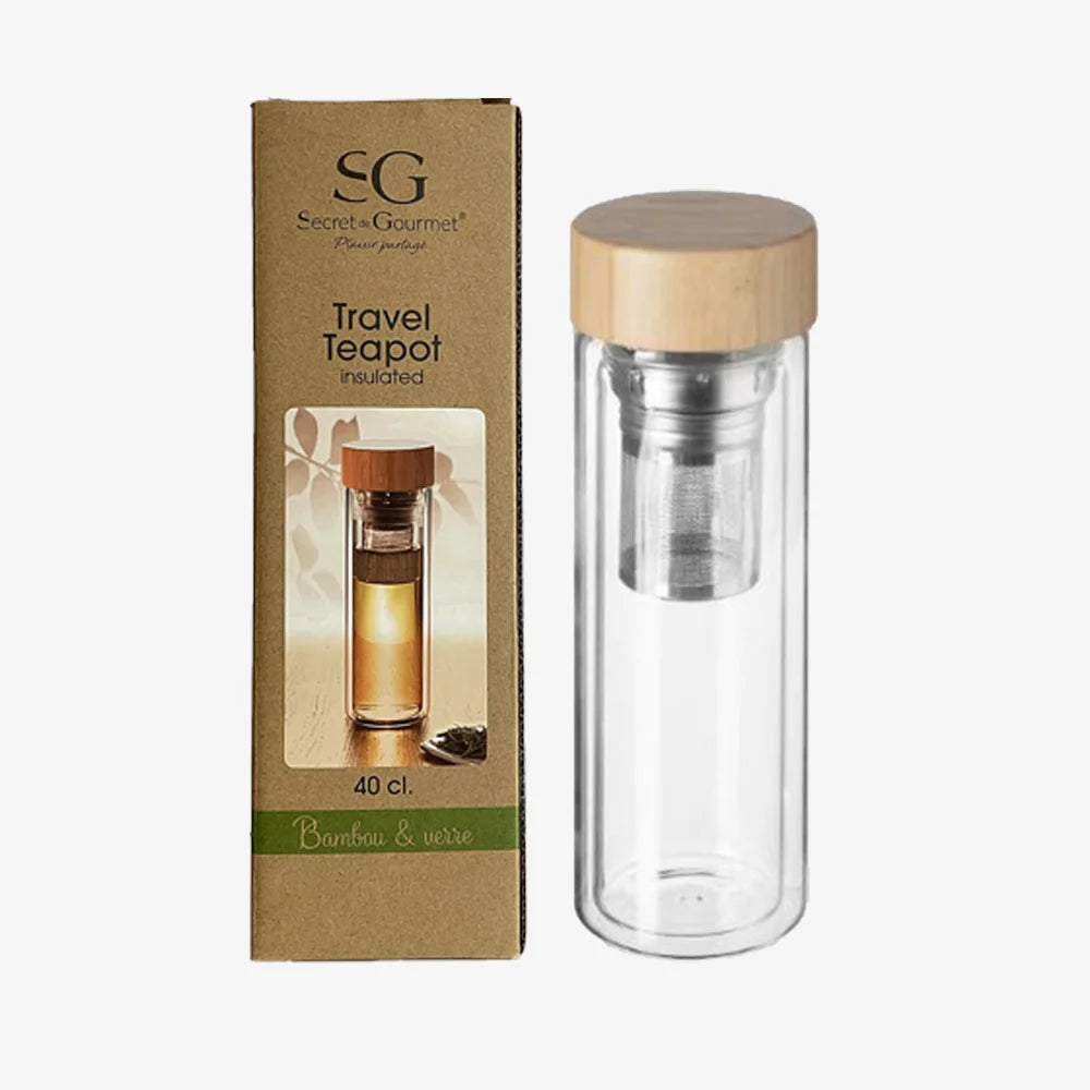 Vous en avez marre de vous encombrer de sachet d'infusion et autres accessoires ?  La théière nomade est conçue pour vous accompagner lors de vos déplacements, au bureau ou en voyage.  Dotée d'un jolie design et d'une isolation thermique, elle garde votre thé ou infusions au chaud pendant des heures. Pratique et étanche, elle est idéale pour une infusion nomade, vous permettant de savourer votre thé ou infusion préféré où que vous soyez.